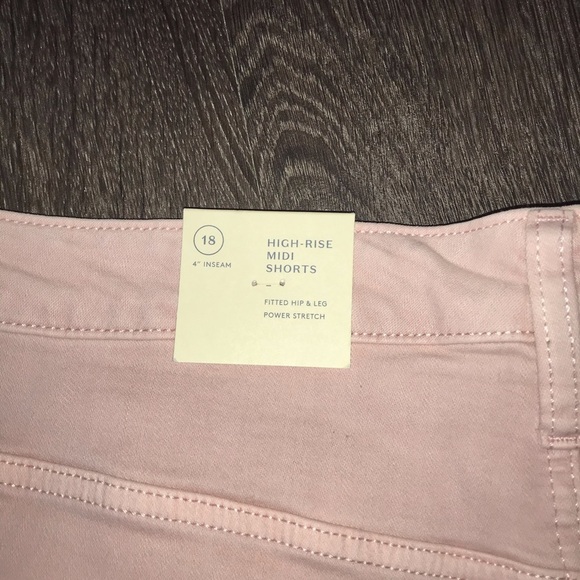 - NWT Universal Thread pink jean shorts - Picture 3 of 8